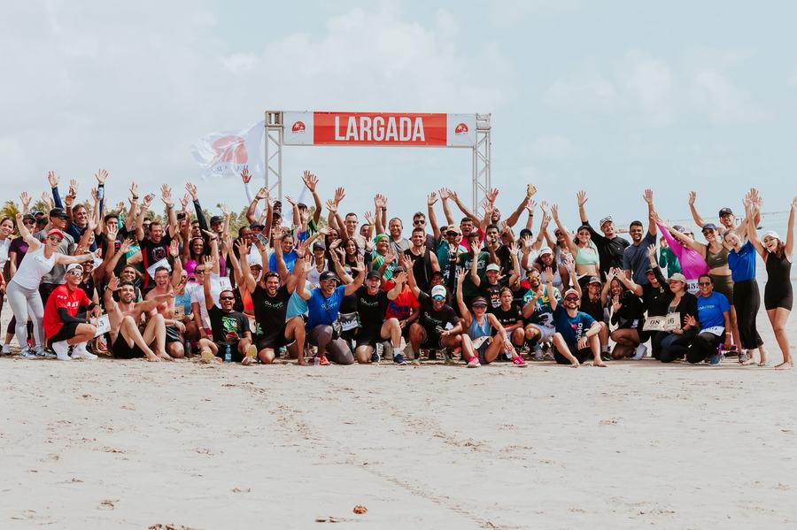 Largada de corrida de rua em evento na praia